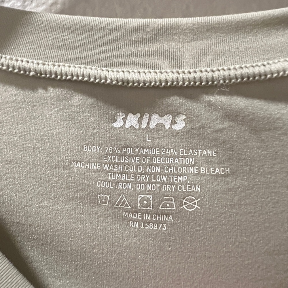 Skims Fits Everybody Long Sleeve in Talc L